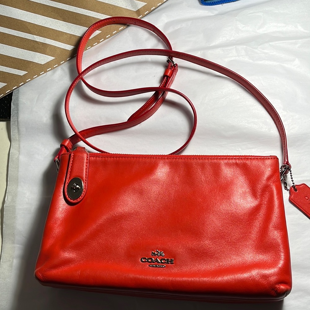 Coach crossbody/shoulder bag.